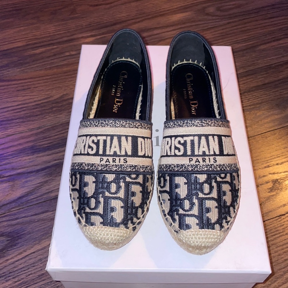 DIOR GRANVILLE ESPADRILLE
Deep Blue Dior Oblique Embroidered Cotton